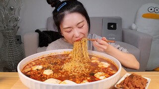 ASMR Mãi yêu mì gói. Thử thách 8 gói mì