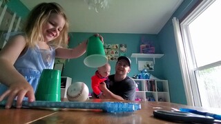 从此，女儿心里又多了一个未解之谜，为什么咒语只在老爸那里才有用呢？