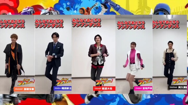 The five members of the Explosion Team Benbenzhe dance on the same screen