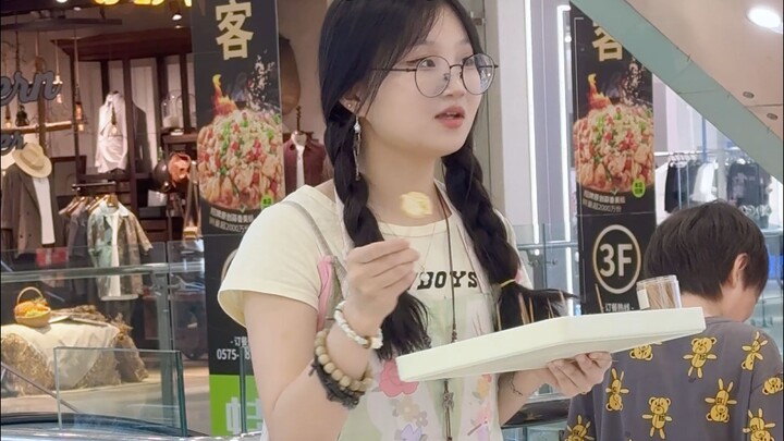 เจ้านาย: ของทดลองชิมส่งมาเร็วอยู่นะ ทำไมไม่ค่อยมีคนมาที่ร้านเลย?