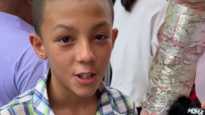 Đứa trẻ này vừa thật thà lại vừa đáng yêu.