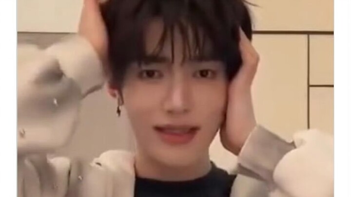 [章昊]章昊cha抖肩舞韩网评论:我现在是个变态老头了