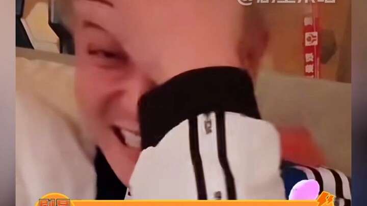 #LuHan #HuangZitao Team up for a livestream full of hilarious moments—dare to shout: “You two, just 