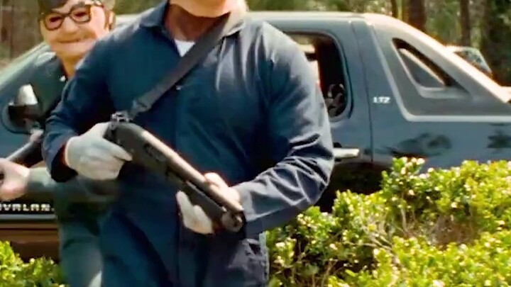 Why are these guys robbing banks while wearing such hilarious masks? #BabyDriver #FunnyClips #MovieB