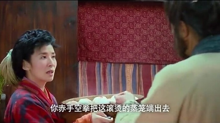 He slapped the table and made a big hole, but he still insisted that he was an ordinary person.