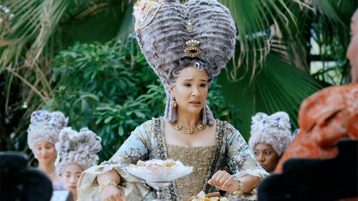 شعر هذه الملكة فريد وشخصي إلى أبعد الحدود! أنجبت الملكة خمسة عشر طفلاً، لكنهم لم ينجبوا أي طفل على ا