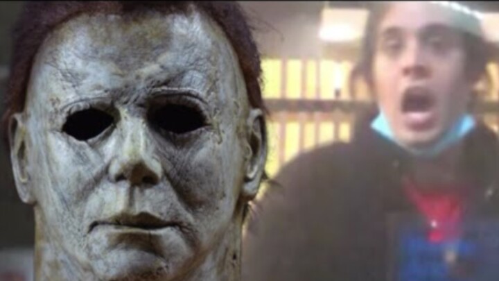 Berpura-puralah menjadi Michael Myers dan beli sesuatu di area layanan, lalu lihat reaksi pelayannya