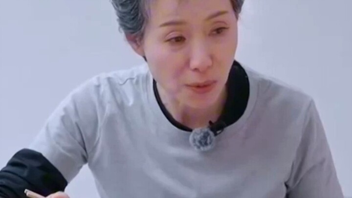 Teacher Ye Tong: I don’t know why you all insist on having long legs—it just makes it so inconvenien