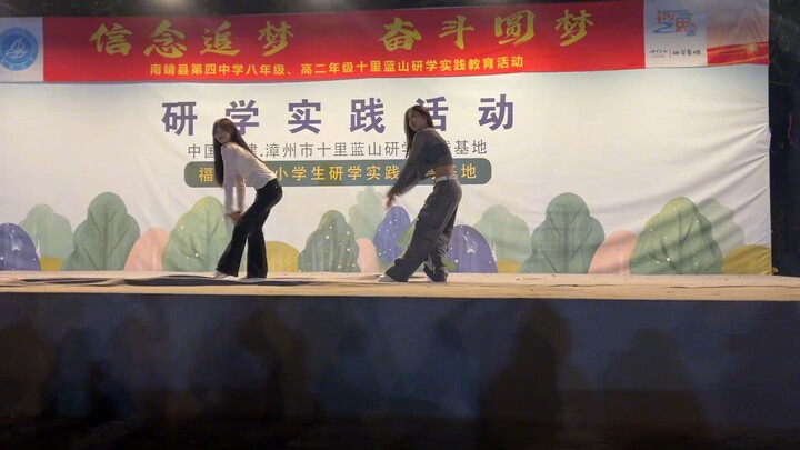 【مدرسة نانجينغ الثانوية الرابعة】: حسناء الصف مقابل حسناء الصف – من تتفوّق على الأخرى؟