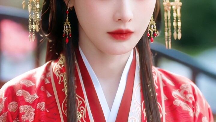 This sister made a three-minute guest appearance and returned to the Princess Consort track in a red