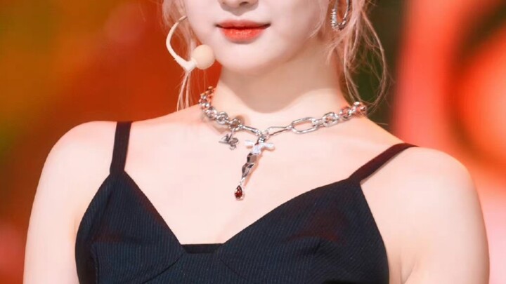 Ternyata dia juga mahasiswa SM! Dia selalu mendapat nilai sempurna di jurusannya selama tiga tahun b