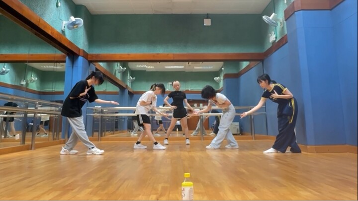 Envy Baby's Practice Room Cover Dance of "Jealousy Baby"