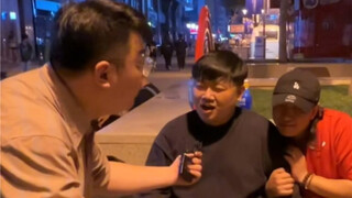 إيكوين يتقدم بطلب في الشارع لغناء مقطع مشترك من أغنية الأخ الكلاسيكية