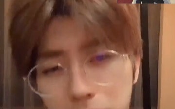 Khôn Khôn đang gọi video cho bạn