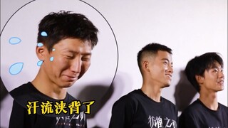 阿如那《彷徨之刃》首映现场被送《刑法》书，这回真汗流浃背了！“普法系男演员”不愧是你！