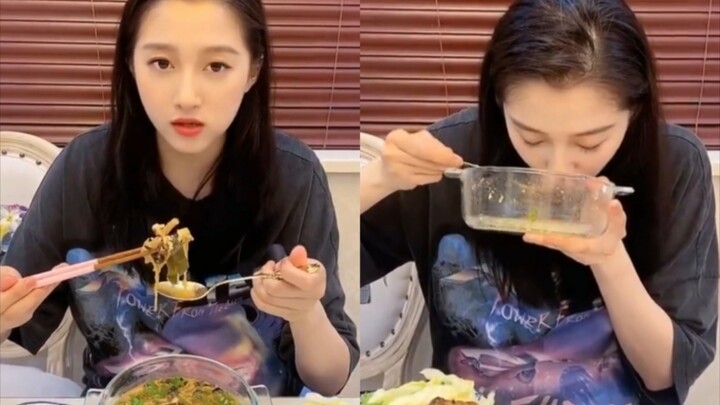 VLOG Guan Xiaotong | Rutinitas Makan | Sup Pedas Segar Penghilang Kangen | Mama lagi-lagi menemukan 