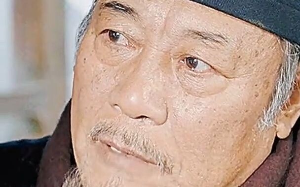 When the old man ran into a martial artist, Manager Chen stepped in to resolve the situation.