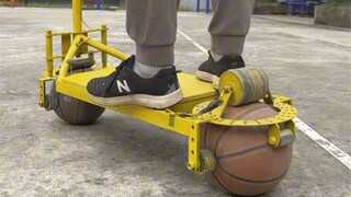 Para pemain skateboard dan pemain basket terdiam.