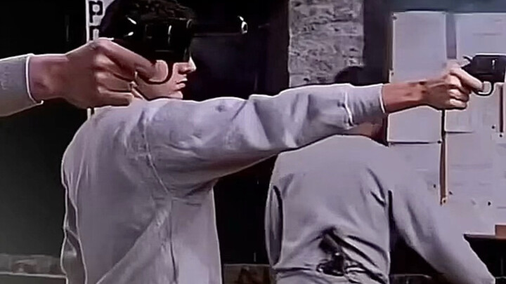 “Thằng nhóc này đúng là một thiên tài bắn súng”