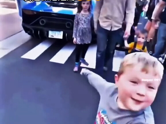 Thật ra hồi nhỏ chúng ta đều không biết tán gái, làm màu, chỉ có tình yêu và sự thích thú với ô tô l