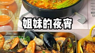 Seorang blogger lucu datang ke rumah saya hari ini. Coba tebak siapa dia?