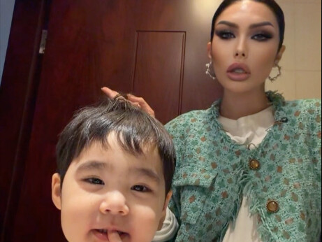 تأثيرات خاصة مختلفة لغسل وجه الطفل