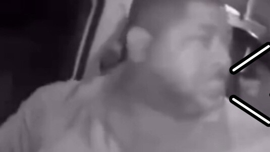 The gangsters robbed the driver, but the driver was crazier than them!