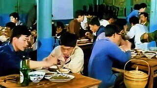 Have you ever seen people from the 1980s eating out? They eat a bowl of Mapo Tofu with gusto!
