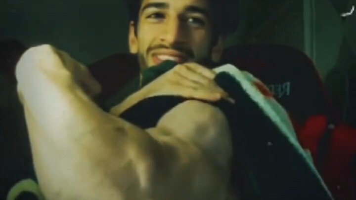 “Khen ngợi chỉ là bước đệm, em trai còn phải luyện thêm nữa.”