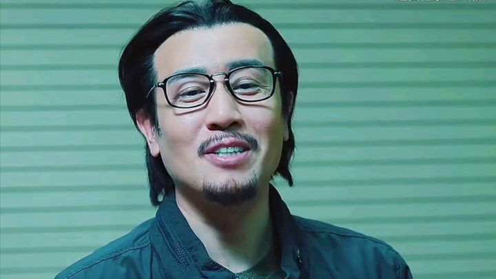 قائد فريق النيابة يتظاهر بأنه رجل مقرف، ويبهر الجميع بعد أن كشف عن هويته الحقيقية!