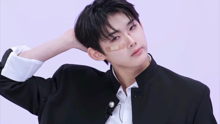 Jo's serving hot and cute vibes. 🔥💘🍚