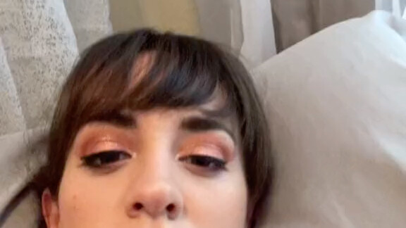 Saat kamu chatting dengan pacar laki-lakimu