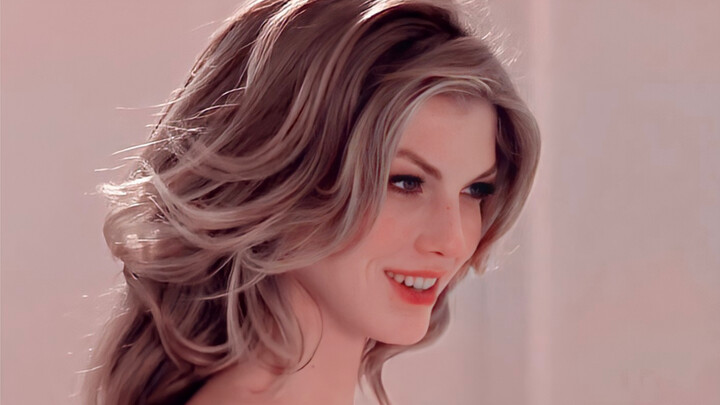 “Angela – cáo già”