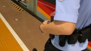 不能出来抽吗  为什么要在车上抽