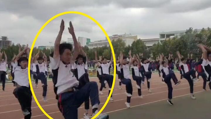 When the school has a "silly dance king," letting loose during recess exercises! Netizens: A hidden 