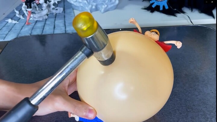 If I hit Luffy's balloon with a hammer, will it explode?