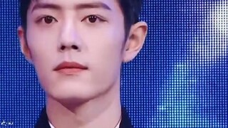 Tác giả bị thương mà vẫn tới họp báo, chứng tỏ tác giả rất hài lòng với Đấu La Đại Lục của chúng ta,
