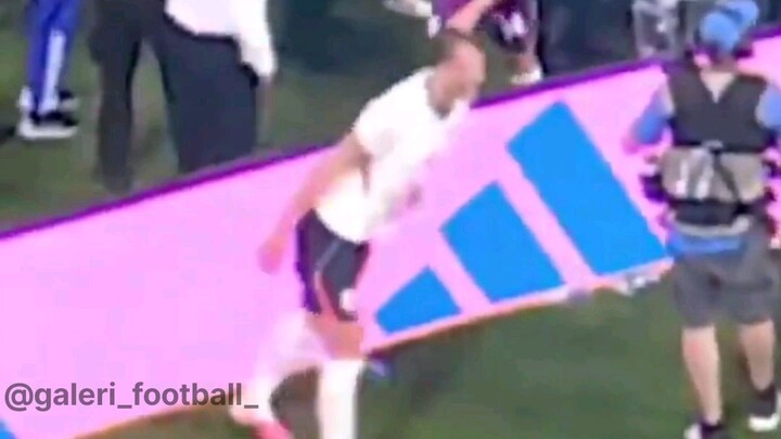 ⚽ Jordan Henderson Suffers a Broken Arm During England's Victory Celebration 😢