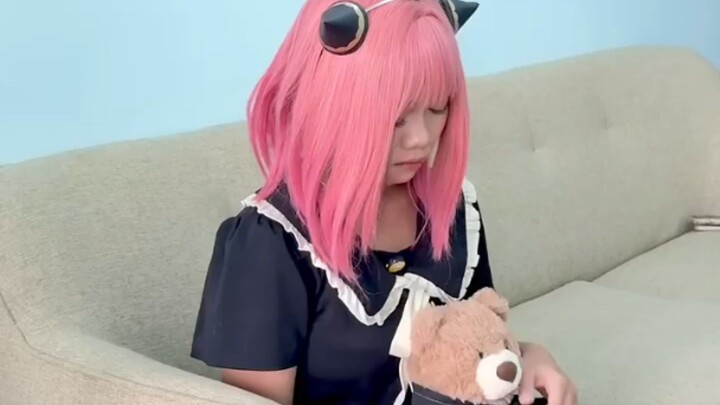 ANAK COSPLAY DI SURUH MAKAN MALAH DI KASIH KUCING