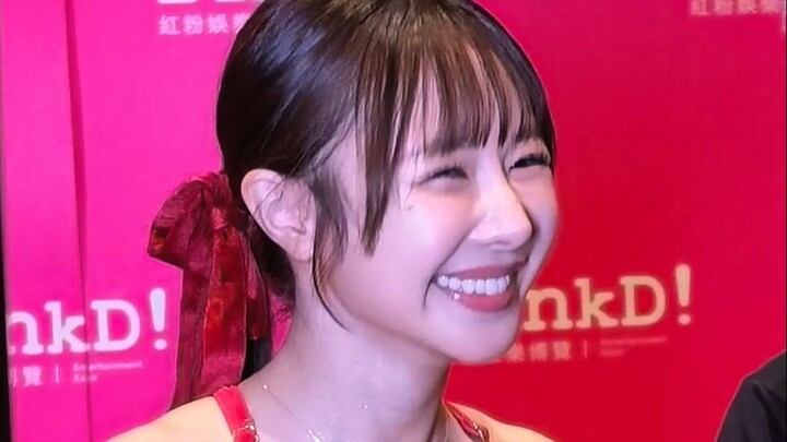 Curvaceous Sweetheart Rino Kurayama (Rino Kurayama) Live Interview with a Popular Blogger