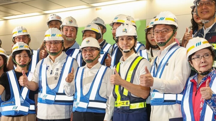 Thị trưởng Tưởng lên chuyến tàu thử nghiệm tuyến Vạn Đại; tương lai, thời gian di chuyển từ Đài tưởn