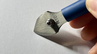 How does a pen that looks like a duckbill feel when writing?