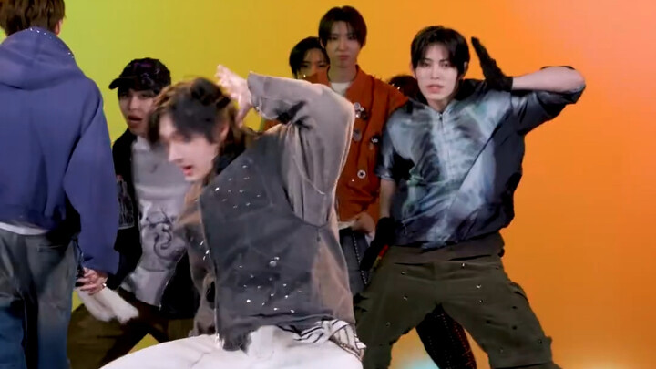 【KickFlip】Video estafet tarian lagu debut grup pria baru JYP Kickflip "mama said" telah tiba!!