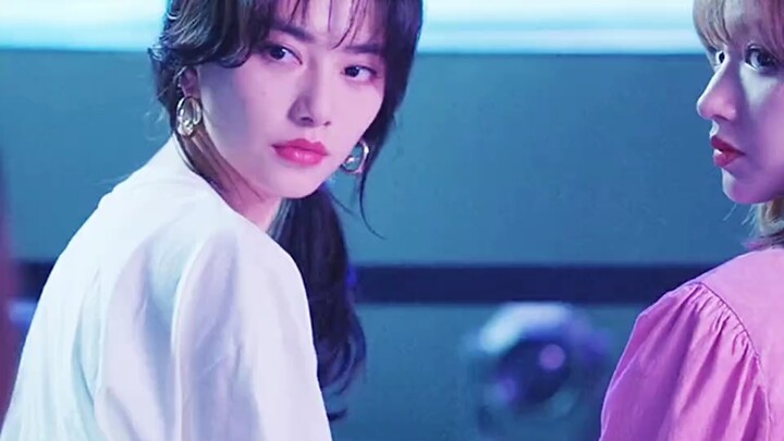 Người mà mình nâng niu trong lòng bàn tay vì sợ tan biến đi, thì không ai được phép bắt nạt!