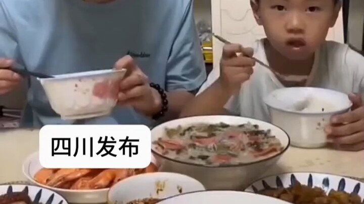 บนโต๊ะอาหารได้สอนลูกชายบทเรียนอันทรงคุณค่า การใช้ชีวิตในสังคม อาศัยแค่ความซื่อสัตย์อย่างเดียวไม่เพีย