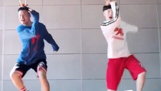 เพลงประกอบของ "Journey to the West" "Yungong Xunyin" เป็นซีรีส์เพลงที่ครองช่วงวันหยุดฤดูร้อนในช่วงหล