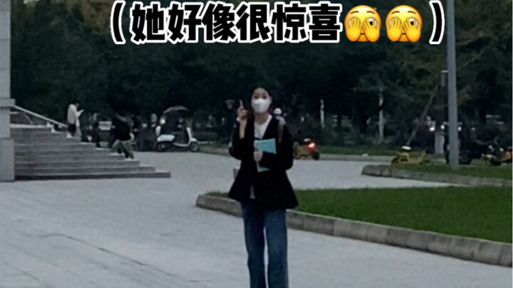 “你回头见我欣喜的那一刻 我就知道我来值了”