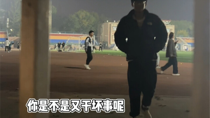 عندما تفاجئني صديقتي بزيارة إلى الجامعة