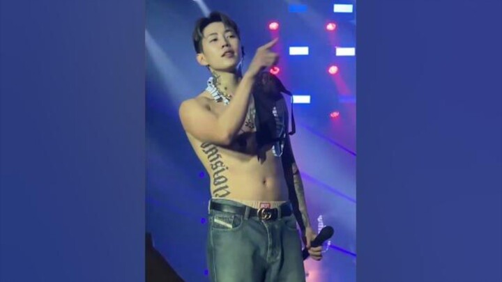 Sân khấu lễ hội âm nhạc của Park Jae-beom đúng là “máy gặt đồ lót” luôn, sao lại thế này?! Fan của C