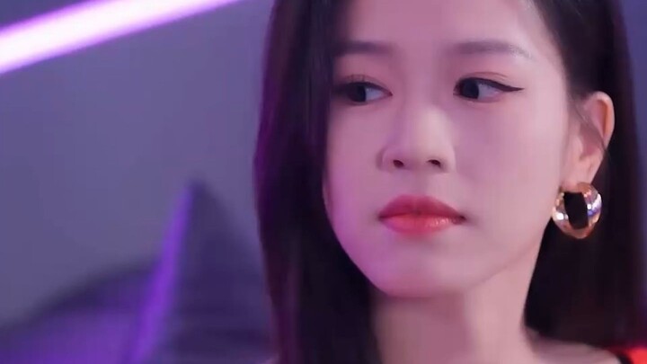 عروس قوية في حلبة السباق تتحدى العائلات الثرية، طريقها نحو الانتصار من زواج الرهان إلى نشوء مشاعر خف